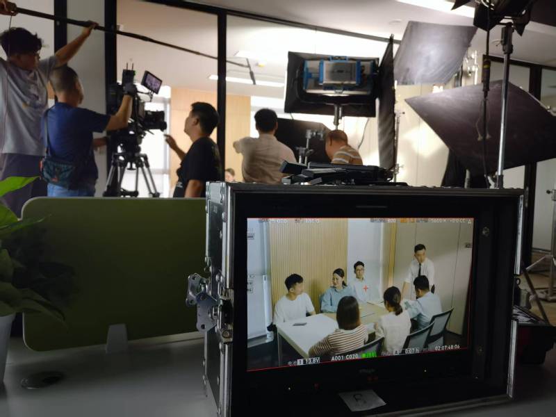和静县TVC拍摄公司：科技产品视觉化大师，诠释未来感与功能美学