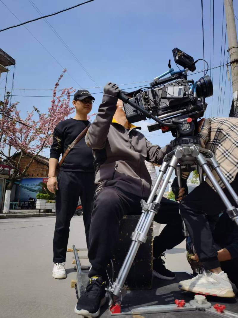 和静县广告片拍摄：快消品牌爆款之选，网感内容适配社媒传播！